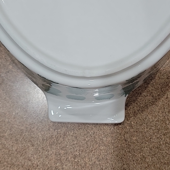 Grace Porcelain Pineapple Casserole Dish!! - Picture 8 of 10